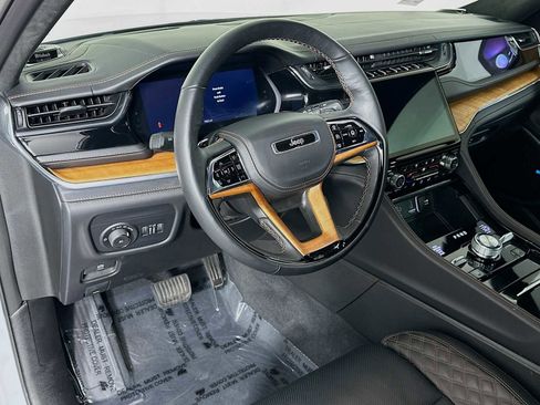 Used 2025 Jeep Grand Cherokee L Summit image 9