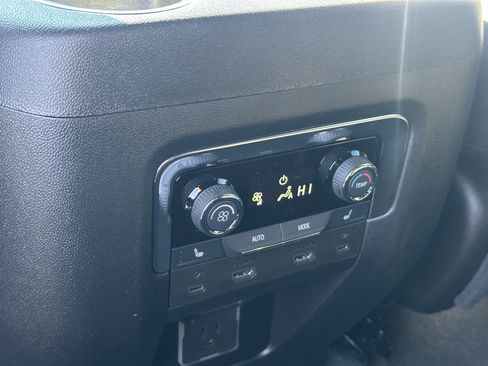 New 2026 Chevrolet Suburban High Country AWD/4WD image 24