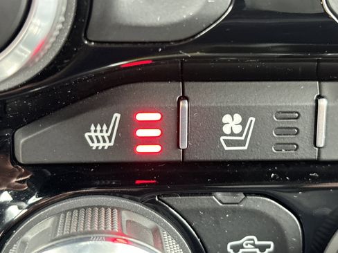 Used 2024 RAM 1500 Laramie image 28