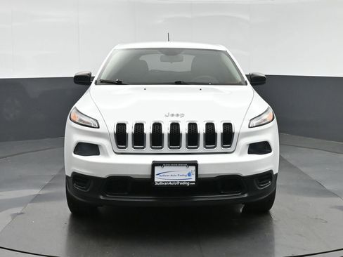 Used 2017 Jeep Cherokee Sport w/ Cold Weather Group AWD/4WD image 2