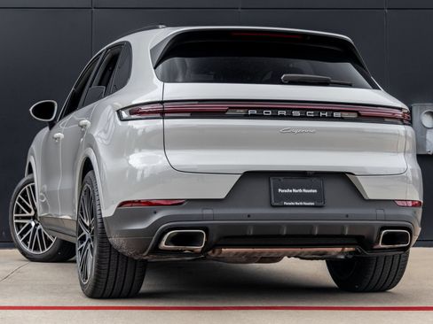 Certified 2026 Porsche Cayenne AWD/4WD image 3