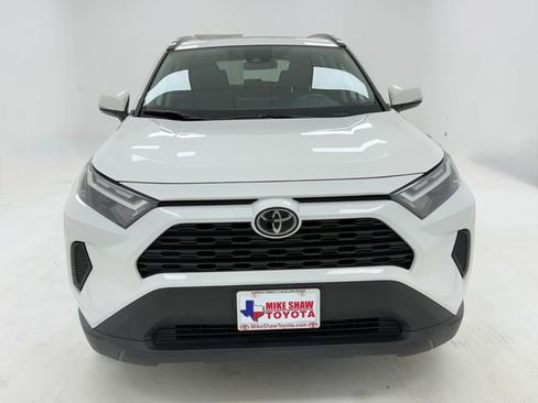 Used 2022 Toyota RAV4 XLE w/ Convenience Package FWD image 3