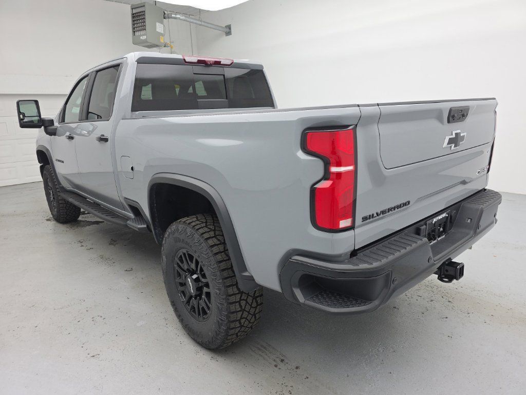 Used 2024 Chevrolet Silverado 2500 ZR2 w/ Technology Package AWD/4WD image 10