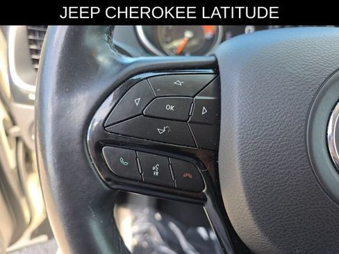Used 2019 Jeep Cherokee Latitude Plus FWD image 28