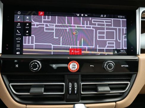 Certified 2022 Porsche Macan image 21