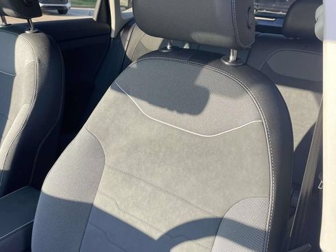 New 2026 Volkswagen Taos SE FWD image 17