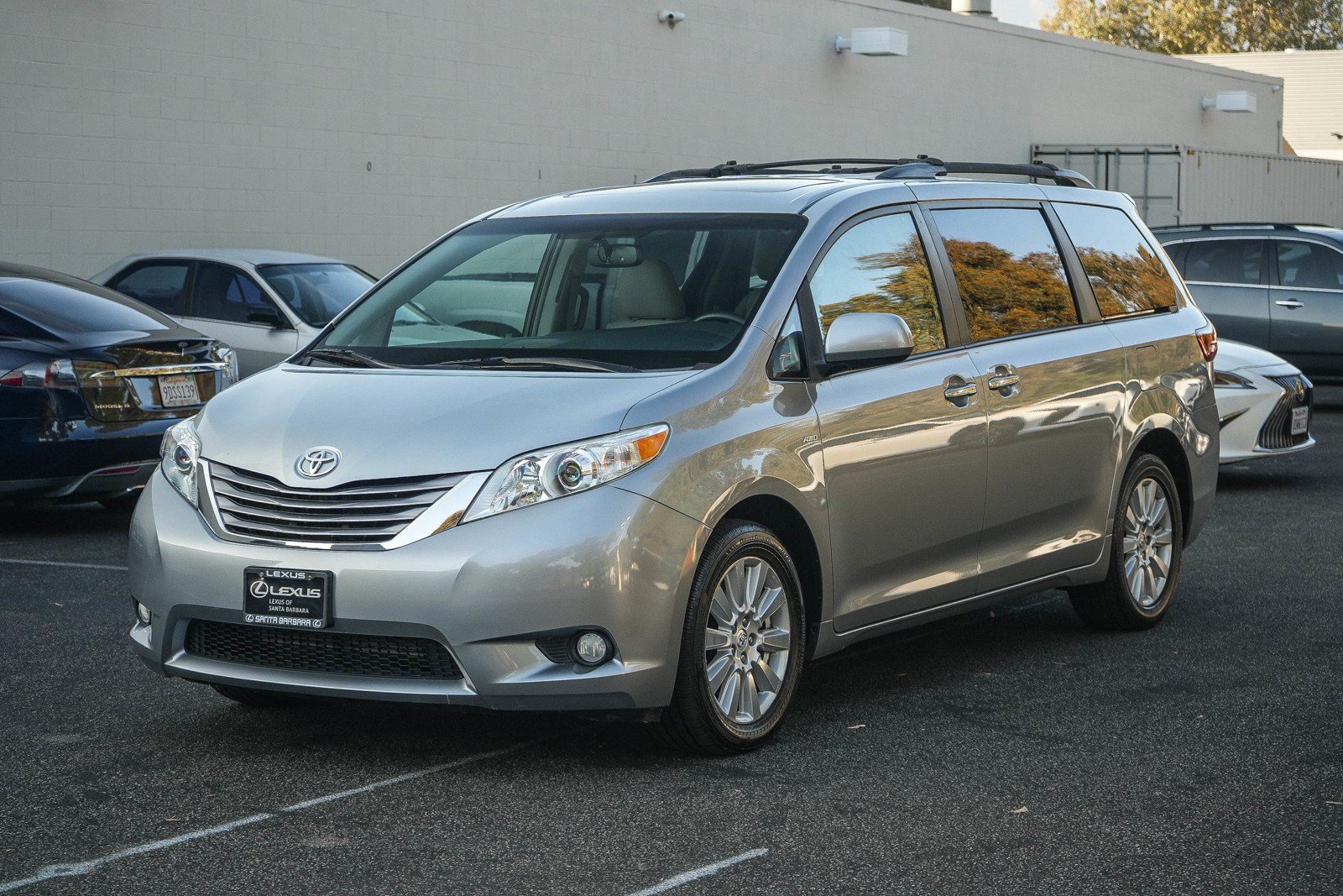 Used 2017 Toyota Sienna XLE w/ XLE Navigation Package AWD/4WD image 3