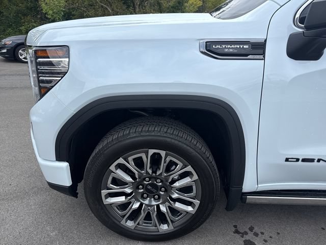 Used 2026 GMC Sierra 1500 Denali Ultimate w/ LPO, Black Badging Package AWD/4WD image 10