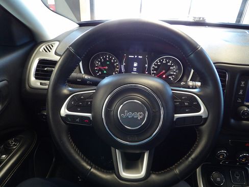 Used 2018 Jeep Compass Latitude w/ Cold Weather Group AWD/4WD image 27