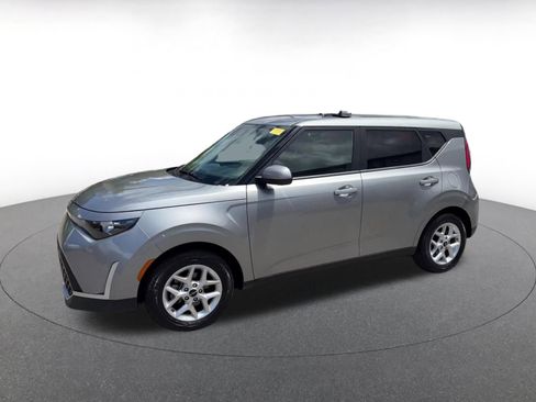 Used 2025 Kia Soul LX w/ LX Technology Package FWD image 7