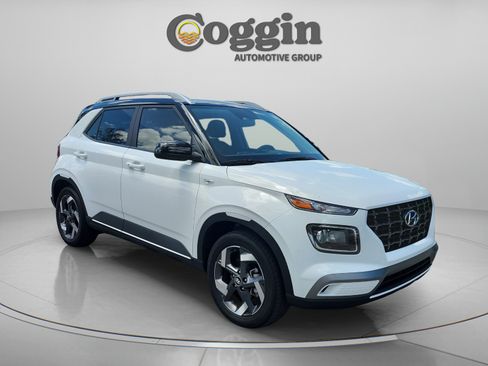 Certified 2026 Hyundai Venue SEL FWD image 7