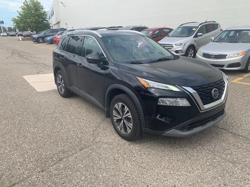 Used 2021 Nissan Rogue SV w/ Premium Package AWD/4WD image 3