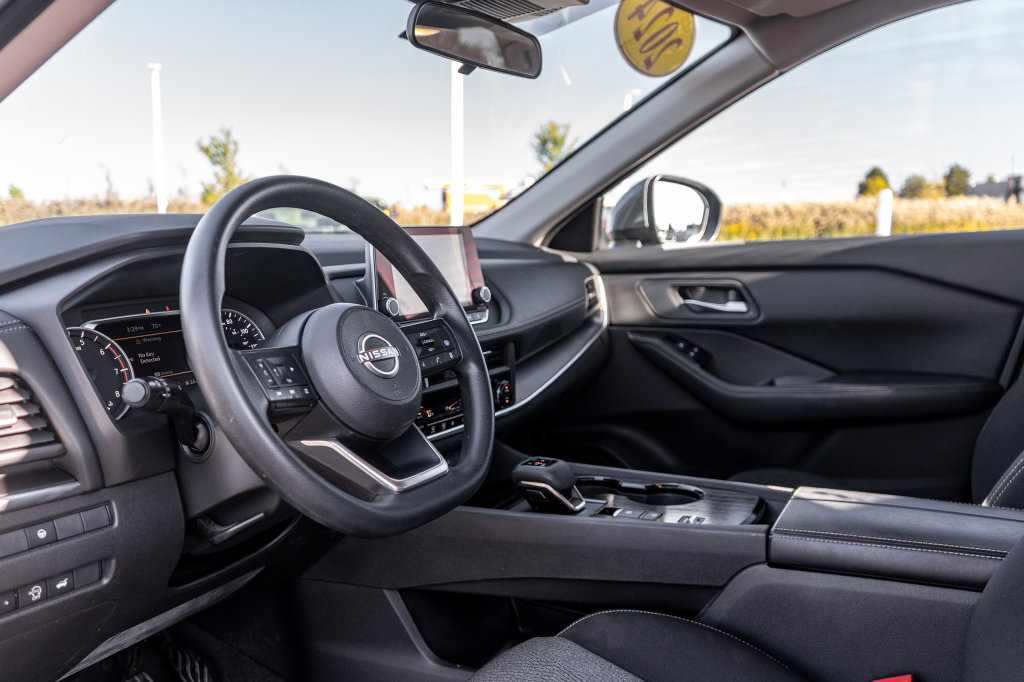 Used 2024 Nissan Rogue SV FWD image 20