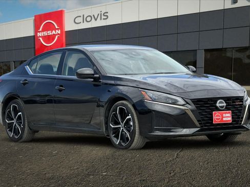 Used 2024 Nissan Altima 2.5 SR FWD image 10