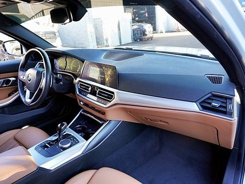 Used 2022 BMW 330i Sedan w/ Driving Assistance Package image 11