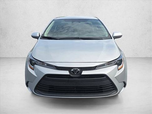 Certified 2025 Toyota Corolla LE FWD image 2