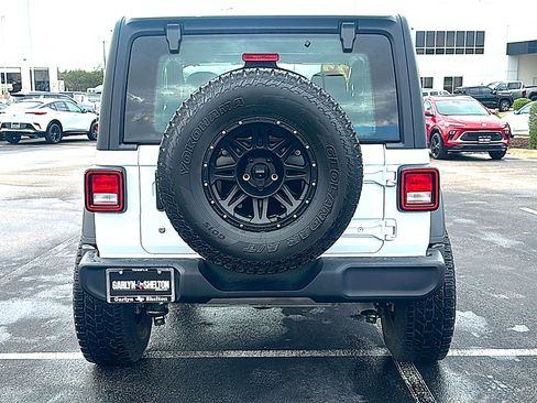 Used 2022 Jeep Wrangler Sport image 7