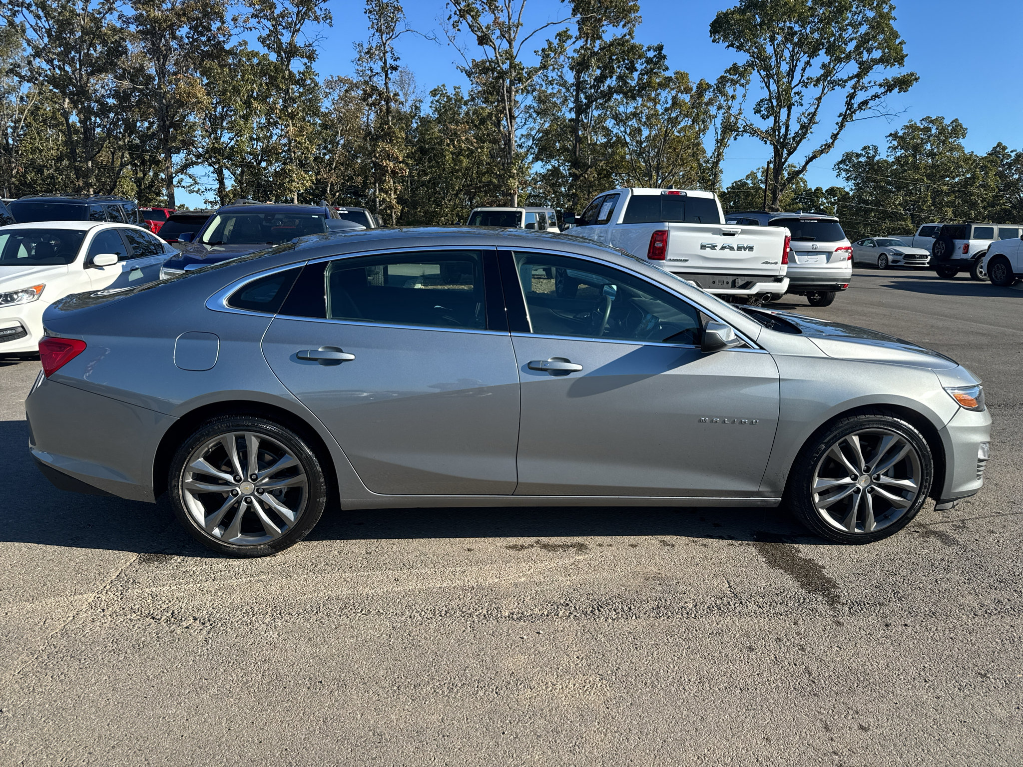 Used 2023 Chevrolet Malibu LT FWD image 4
