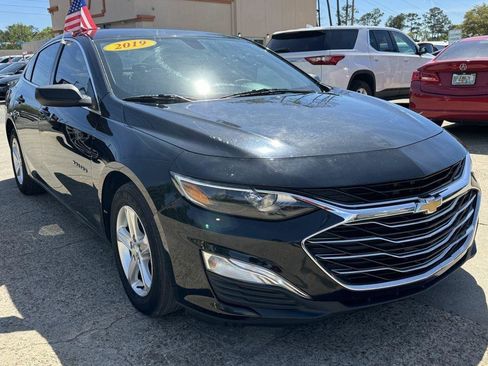 Used 2019 Chevrolet Malibu LS image 3
