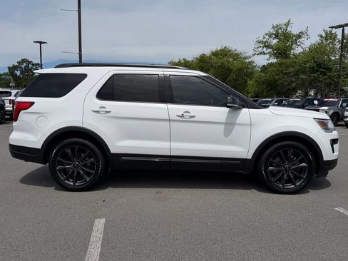 Used 2018 Ford Explorer XLT w/ Equipment Group 202A FWD image 7
