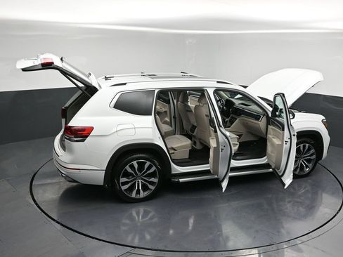 Used 2023 Volkswagen Atlas SEL Premium image 39