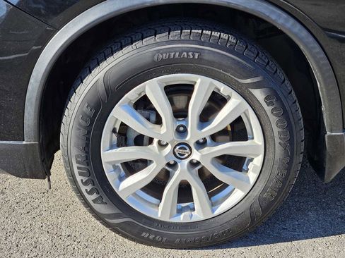 Used 2019 Nissan Rogue SV image 9