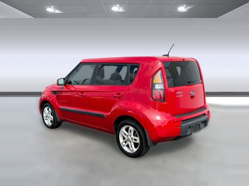 Used 2011 Kia Soul + image 3