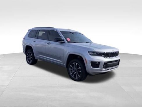 Used 2025 Jeep Grand Cherokee L Overland w/ Luxury Tech Group IV image 11