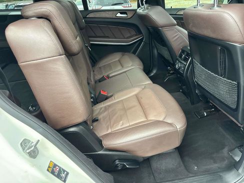 Used 2015 Mercedes-Benz GL 550 4MATIC image 16