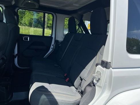 Used 2025 Jeep Wrangler Unlimited Sahara AWD/4WD image 25