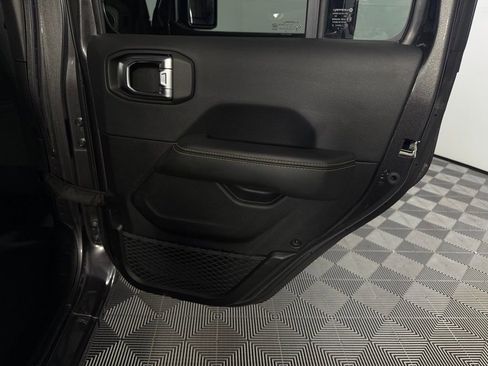 Used 2025 Jeep Wrangler Unlimited Sahara w/ Safety Group AWD/4WD image 29