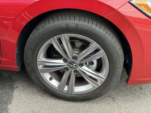 Certified 2023 Volkswagen Jetta SE w/ Panoramic Sunroof Package FWD image 8