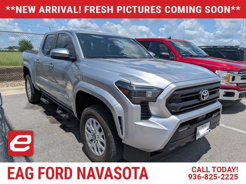 Used 2025 Toyota Tacoma SR5 AWD/4WD image 1
