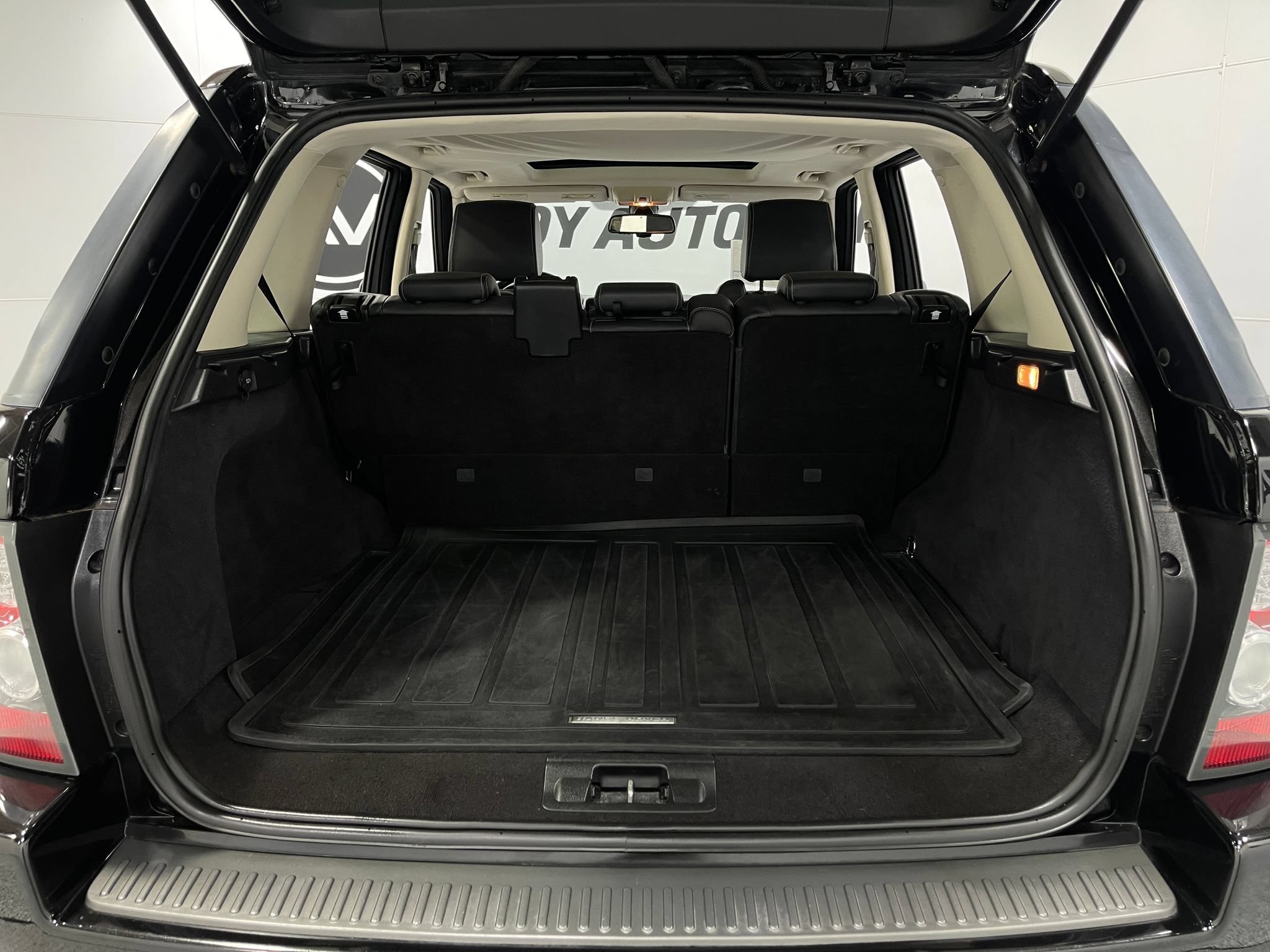 Used 2011 Land Rover Range Rover Sport HSE LUX AWD/4WD image 26