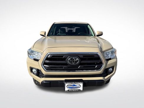 Used 2019 Toyota Tacoma SR5 AWD/4WD image 2