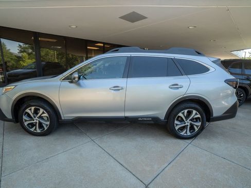 Used 2022 Subaru Outback Limited XT AWD/4WD image 4