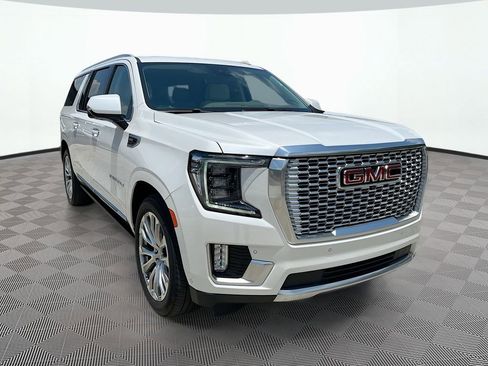 Used 2024 GMC Yukon XL Denali w/ Denali Reserve Package AWD/4WD image 3