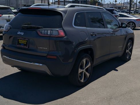 Used 2019 Jeep Cherokee Limited w/ Technology Group FWD image 2
