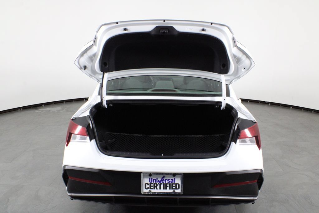 Certified 2025 Hyundai Elantra Sport FWD image 17