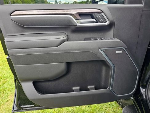 Used 2025 Chevrolet Silverado 2500 LTZ w/ Trail Boss Package image 11