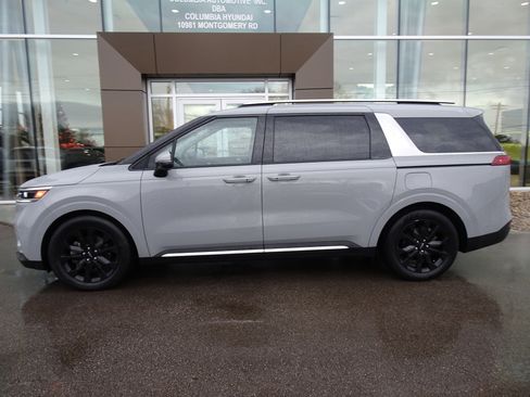 Used 2023 Kia Carnival SX image 2