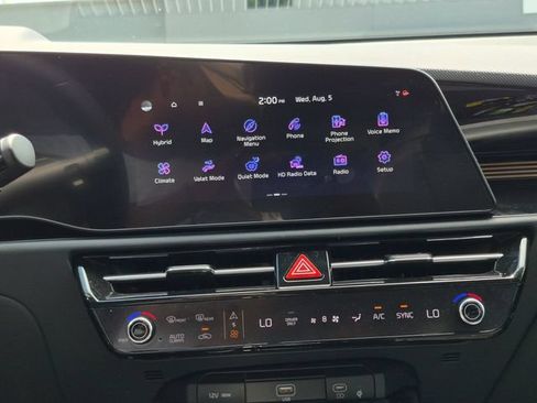 Used 2024 Kia Niro EX Touring FWD image 17
