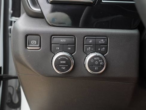 Used 2025 GMC Sierra 1500 SLT AWD/4WD image 21