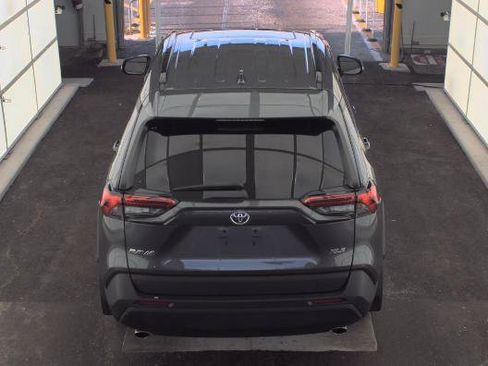 Used 2021 Toyota RAV4 XLE Premium FWD image 5