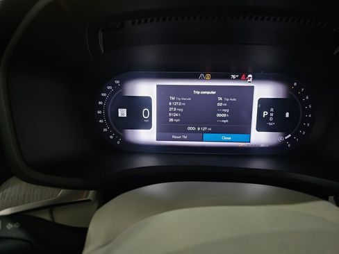 Certified 2025 Volvo S60 B5 Plus AWD/4WD image 17