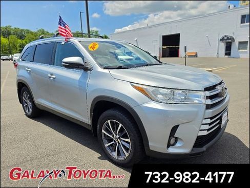 Used 2019 Toyota Highlander XLE AWD/4WD image 1
