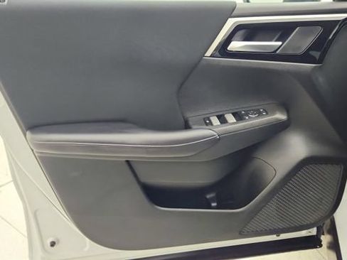 Used 2023 Mitsubishi Outlander ES FWD image 18