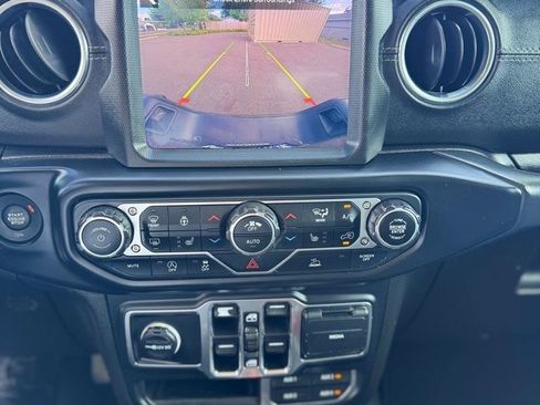 Used 2020 Jeep Gladiator Overland AWD/4WD image 18
