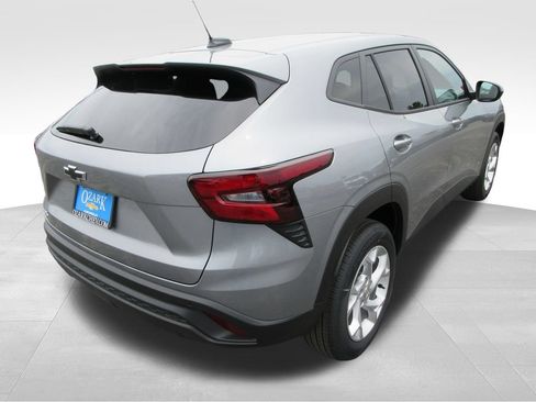 New 2026 Chevrolet Trax LS w/ LS Convenience Package FWD image 5
