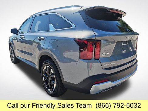Used 2024 Kia Sorento S AWD/4WD image 3